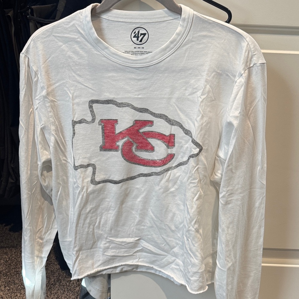 47 Brand White and Red womens cropped Long Sleeve Shirt